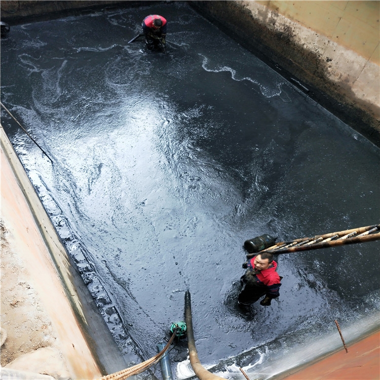伍家岗废水池清理