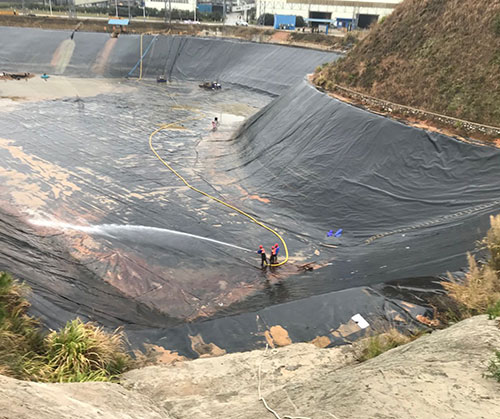 伍家岗废水池清理
